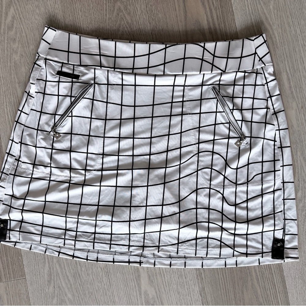 Jamie Sadock geometric black & white golf skort